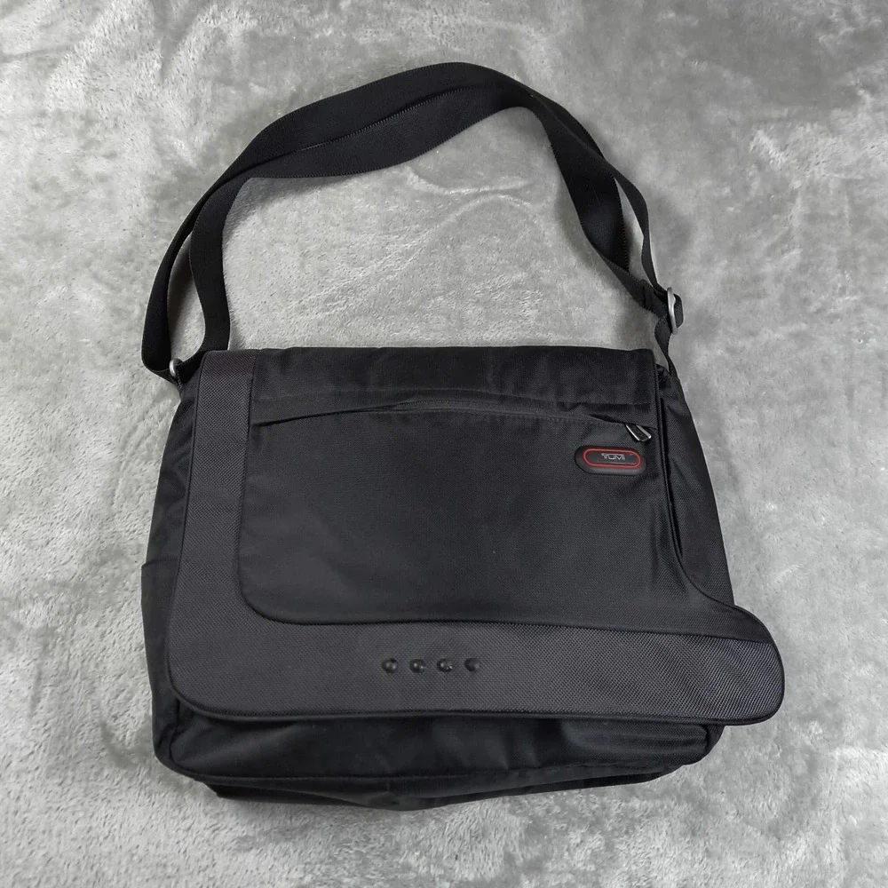 Tumi Messenger Bag Black T‎ Tech 5114D Nylon Crossbody Shoulder Messenger Laptop